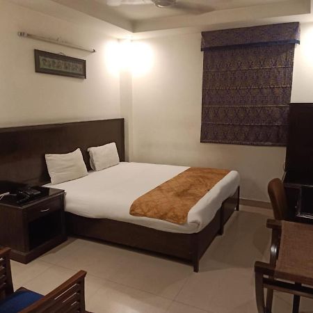 Hotel Clark Heights Yeni Delhi Dış mekan fotoğraf