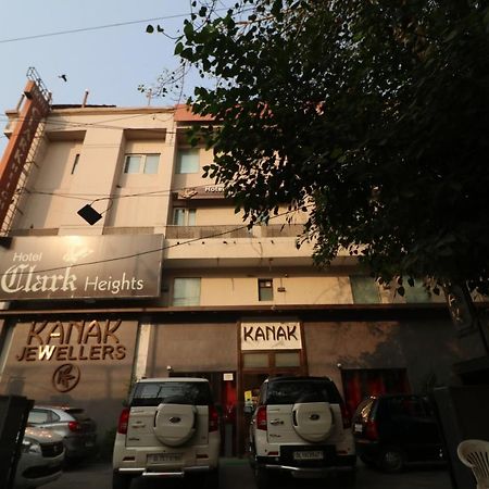 Hotel Clark Heights Yeni Delhi Dış mekan fotoğraf