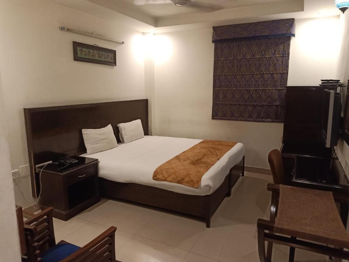 Hotel Clark Heights Yeni Delhi Dış mekan fotoğraf