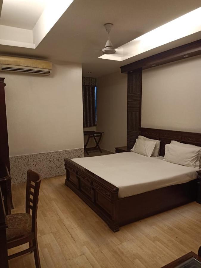 Hotel Clark Heights Yeni Delhi Dış mekan fotoğraf