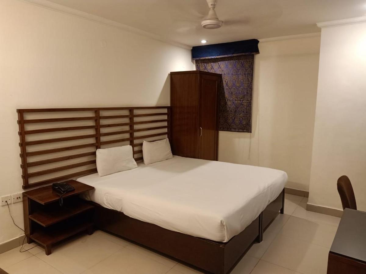 Hotel Clark Heights Yeni Delhi Dış mekan fotoğraf