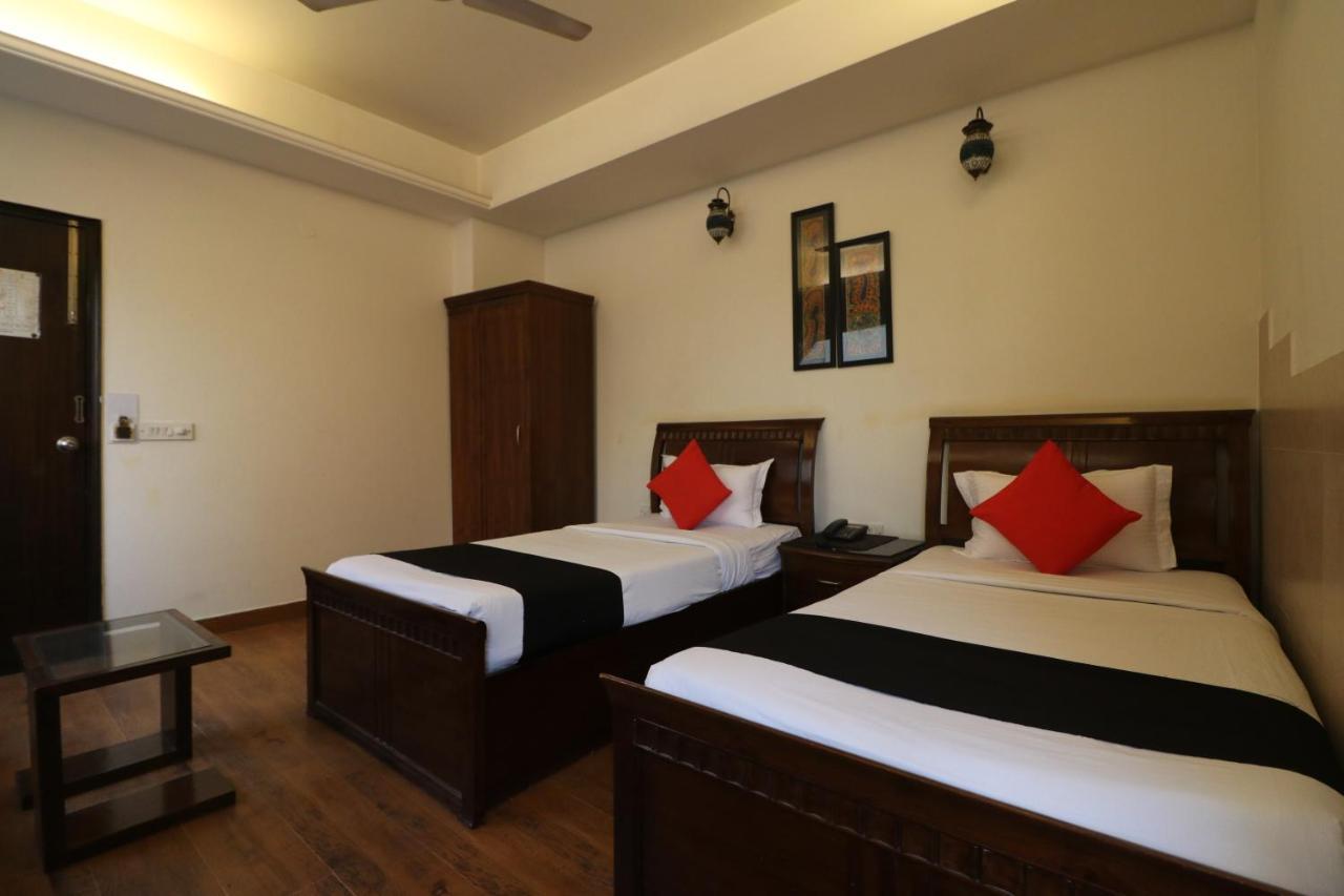 Hotel Clark Heights Yeni Delhi Dış mekan fotoğraf