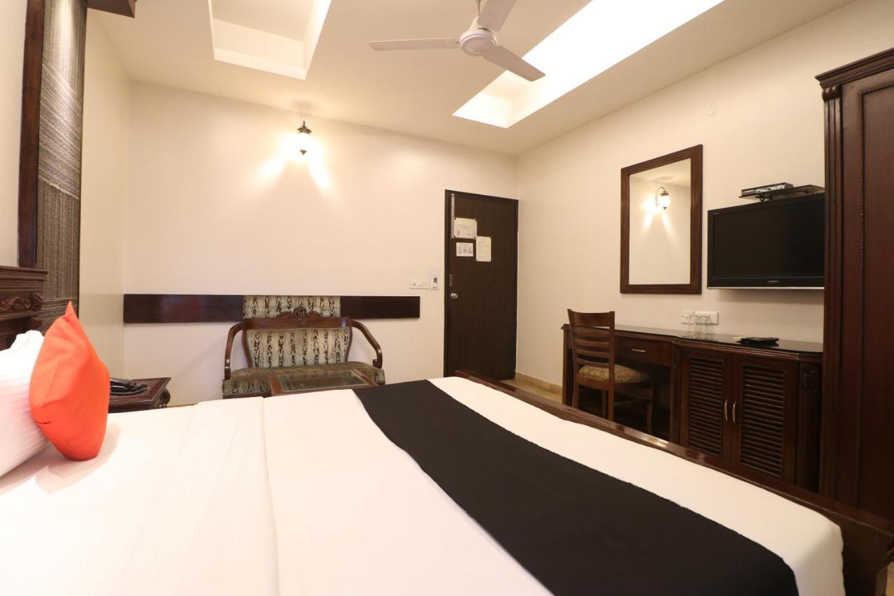 Hotel Clark Heights Yeni Delhi Dış mekan fotoğraf