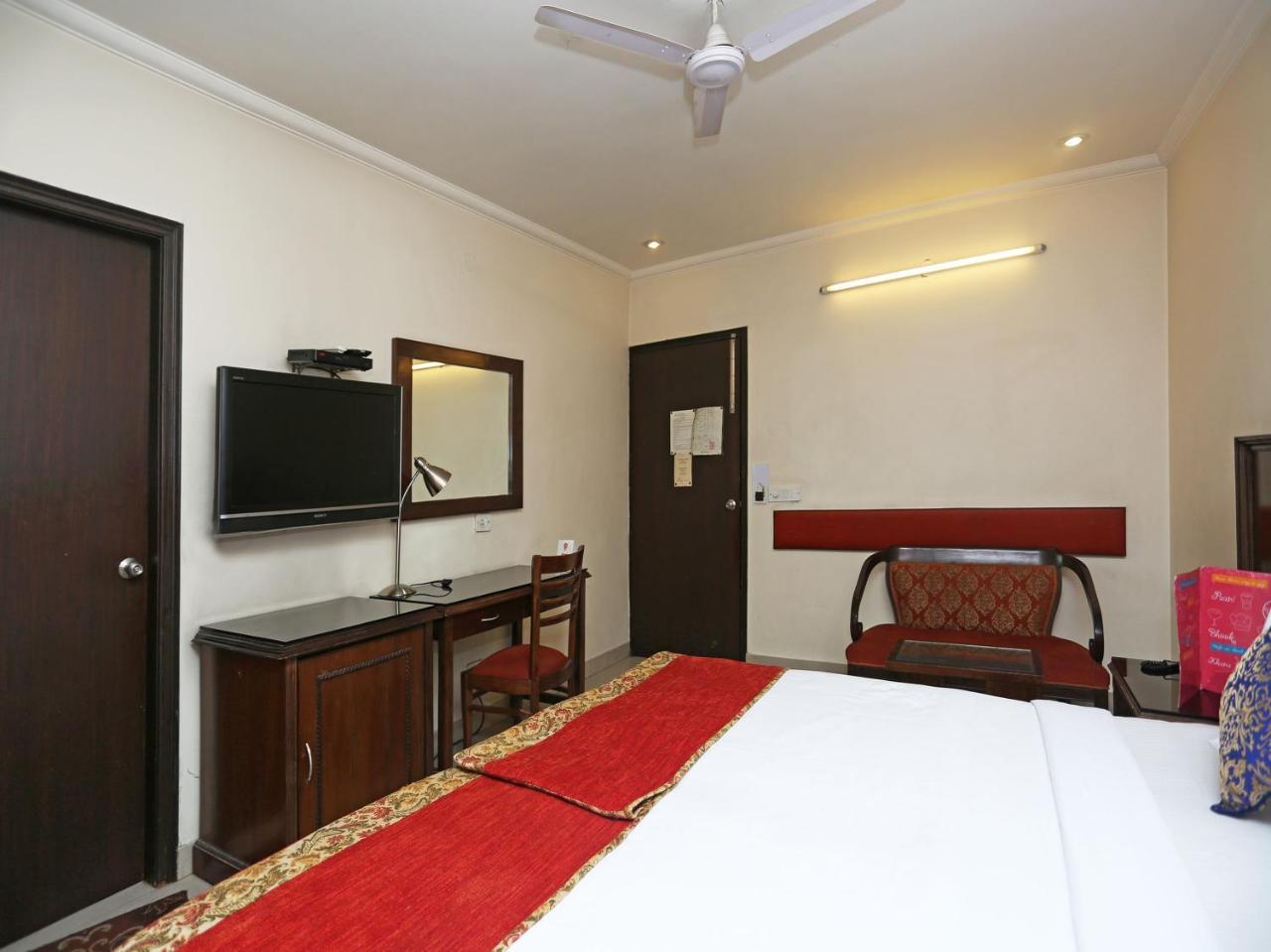 Hotel Clark Heights Yeni Delhi Dış mekan fotoğraf