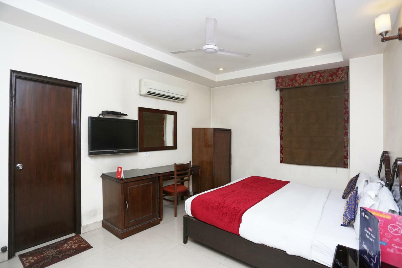 Hotel Clark Heights Yeni Delhi Dış mekan fotoğraf